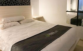 Reddoorz Near Pantai Idola Banyutowo Hotel D'Llala